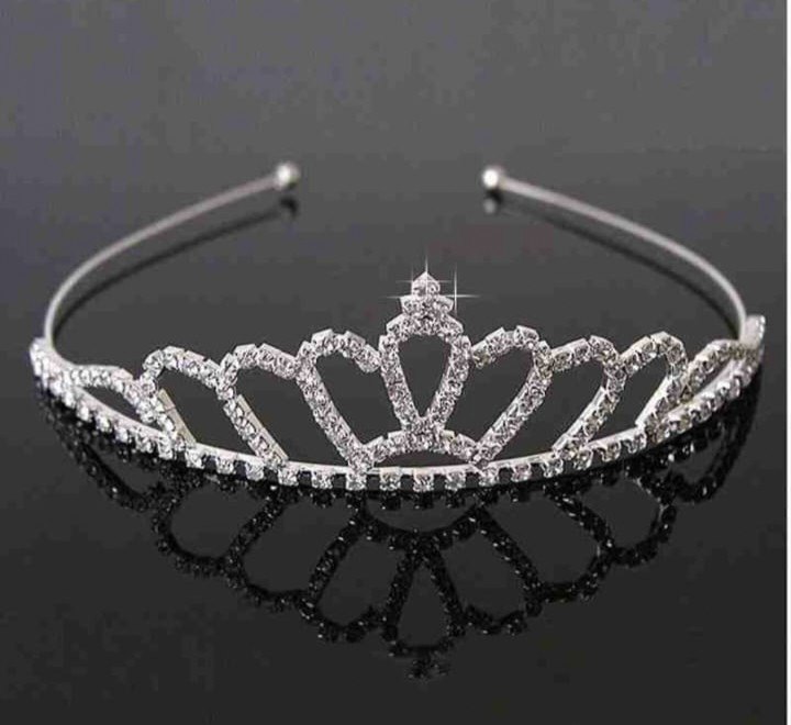 1 pcs Crown (Male or Female ) any one 